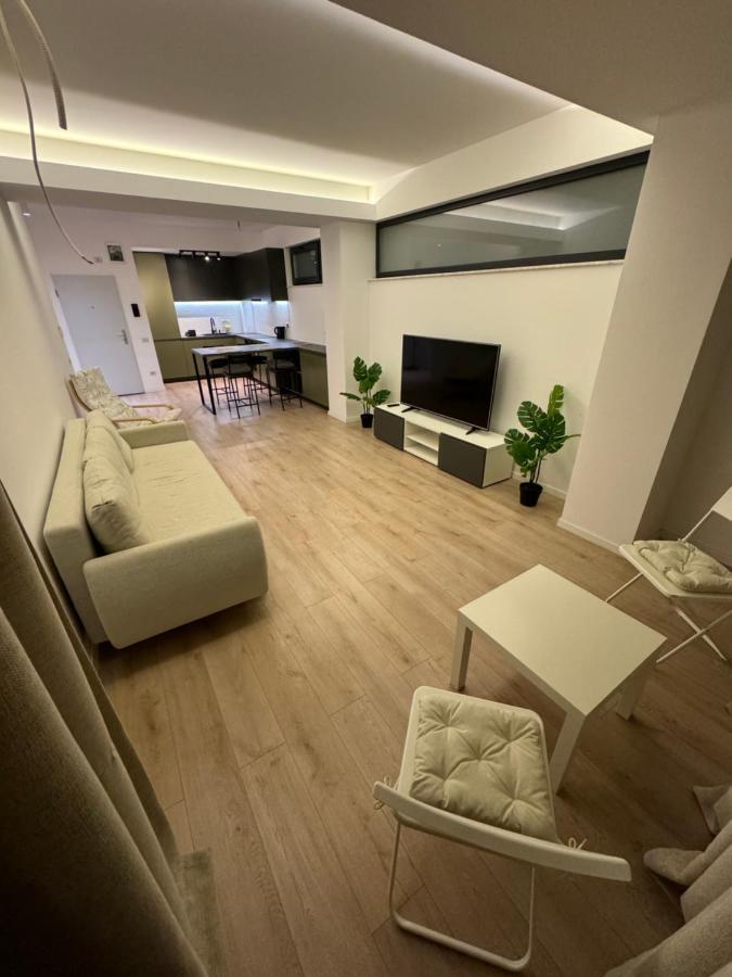 Warm Hotel Apartment Bucarest Exterior foto