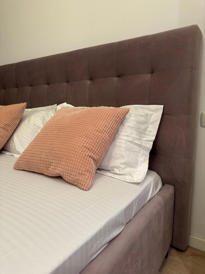 Warm Hotel Apartment Bucarest Exterior foto